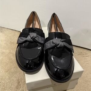 Bandolino Women's Patent Leather Black Loafers with Bow